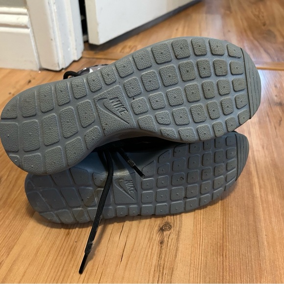 Nike Black and Gray Winter Snow Boots with Camouflage Pattern W 7 - Picture 4 of 5